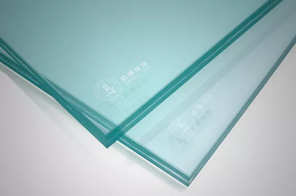 产品行业标准包括GA844-2018《防砸透明材料》，防砸等级从A级到D级均可自主加工生产，环境温度适应性分级从Ⅰ级到Ⅳ均可轻松应对。品质安全，质量可控。